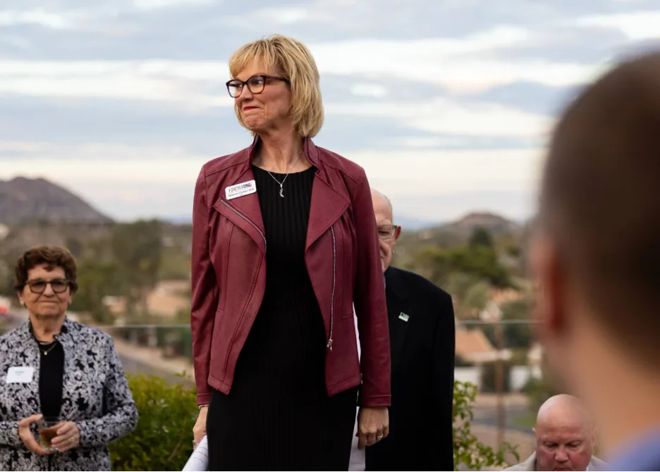 DeAnna speaking at a University of North Dakota Alumni Association & Foundation in Pheonix, Arizona.